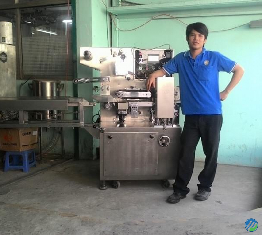 Máy đóng gói bánh kẹo kiểu nằm